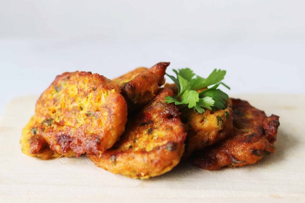 Opskrift: Perkedel Jagung - Indonesiske Majsfrikadeller