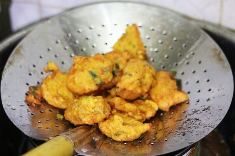 Opskrift: Perkedel Jagung - Indonesiske Majsfrikadeller