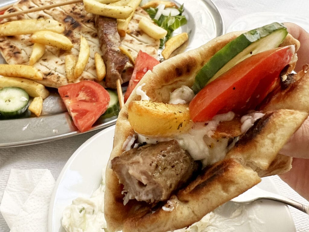 Athen: Souvlaki på Aspro Alogo