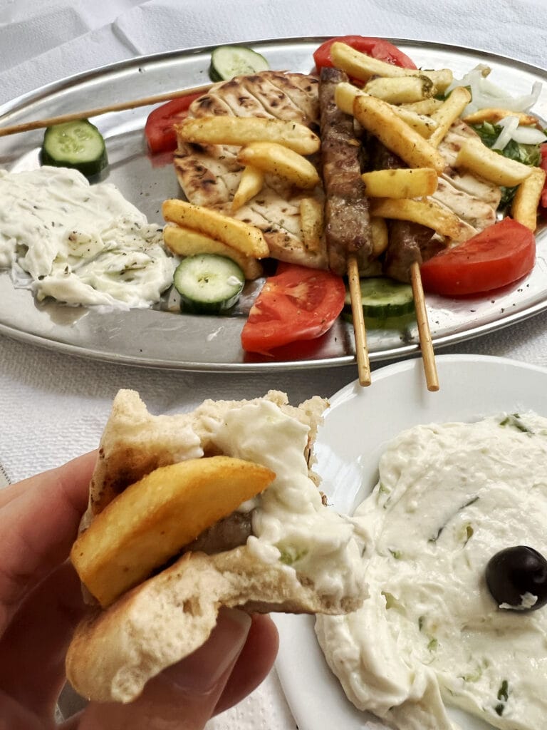 Athen: Souvlaki på Aspro Alogo