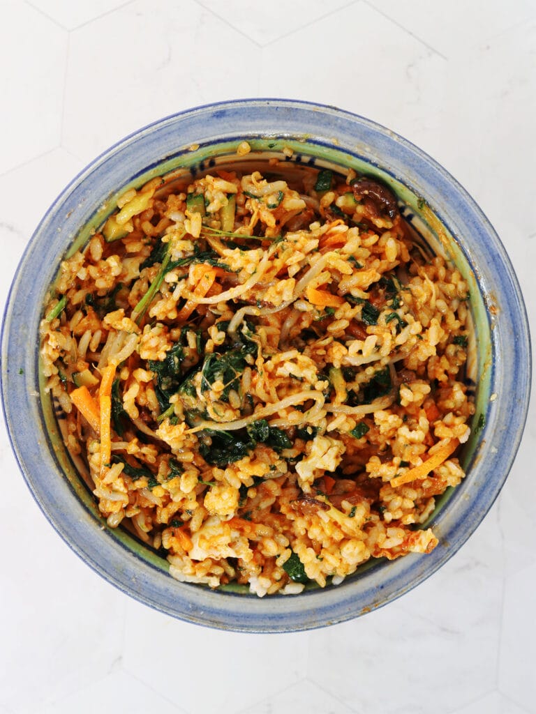 Opskrift: Bibimbap med grøntsager og spejlæg