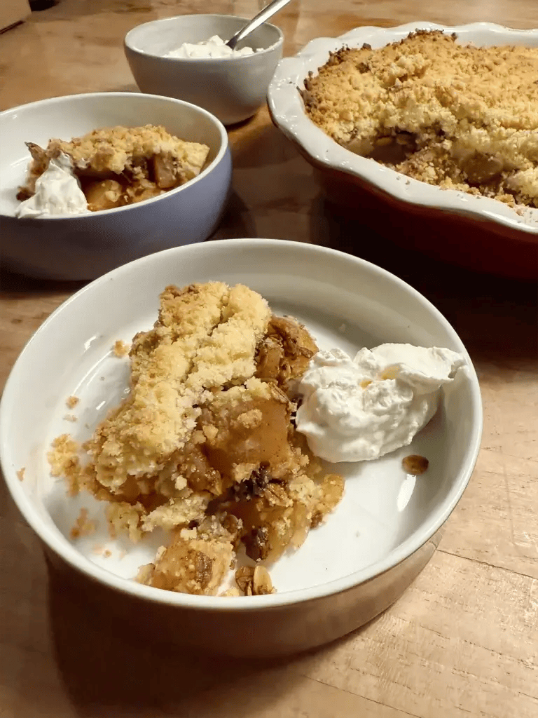 Opskrift: Apple Crumble med Marcipan og Granola
