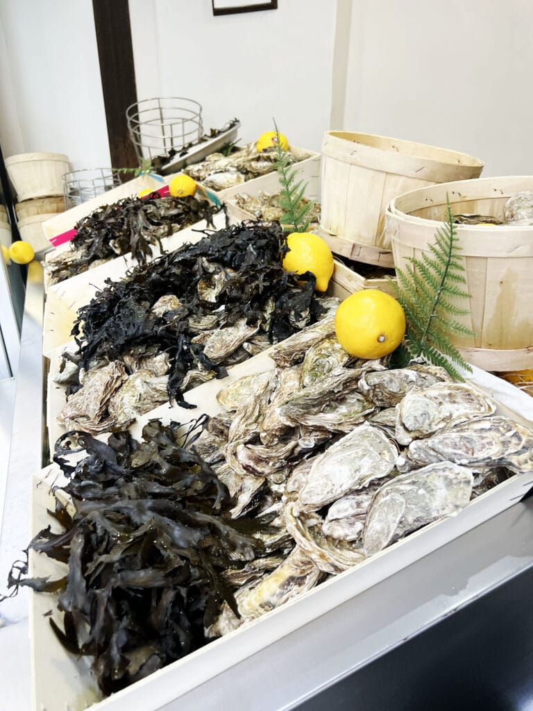 Paris: Opium La Cabane - Østers og Rejer