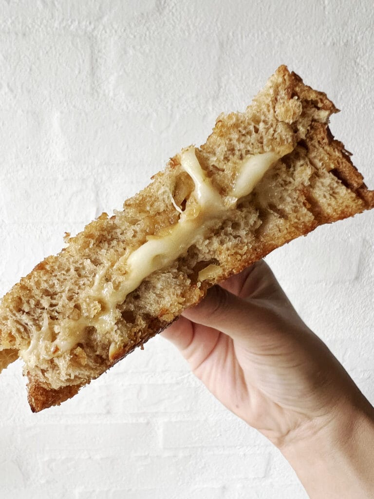 Opskrift: Grilled cheese sandwich med sennep