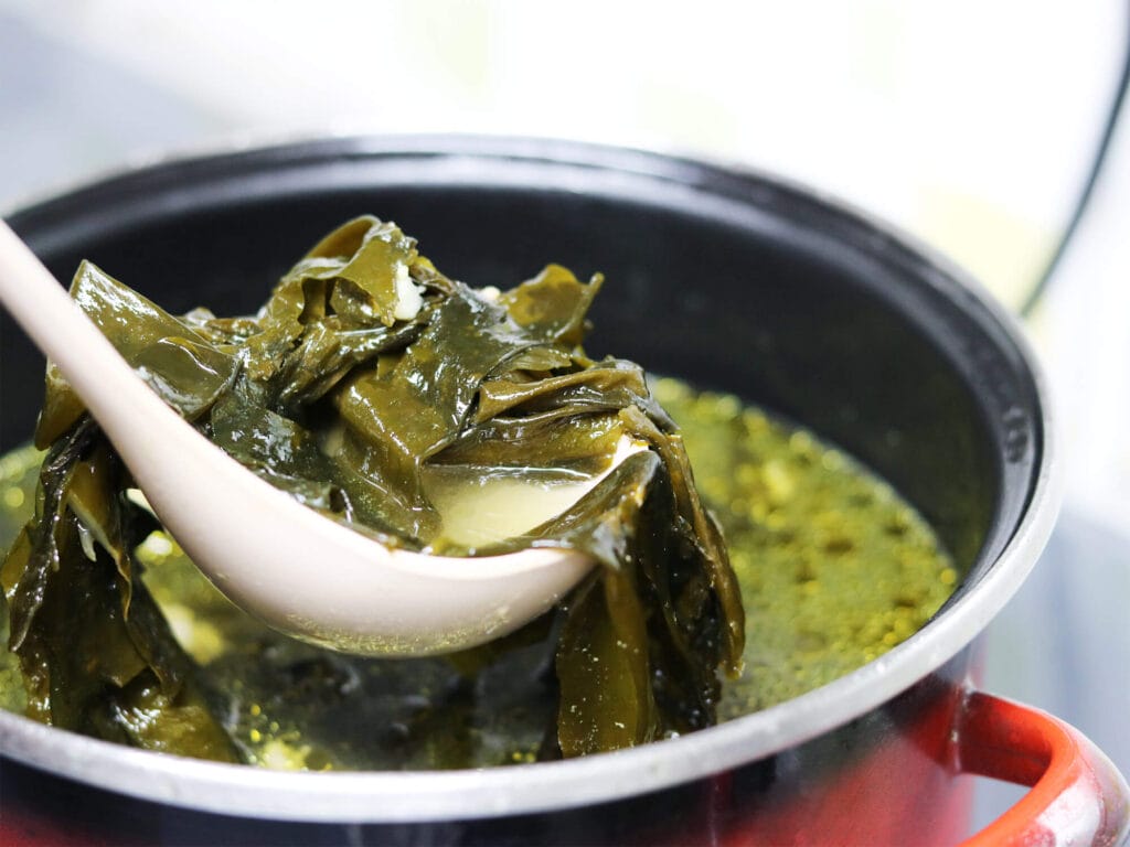 Opskrift: Miyeok Guk – Koreansk tangsuppe (fødselsdagssuppe)