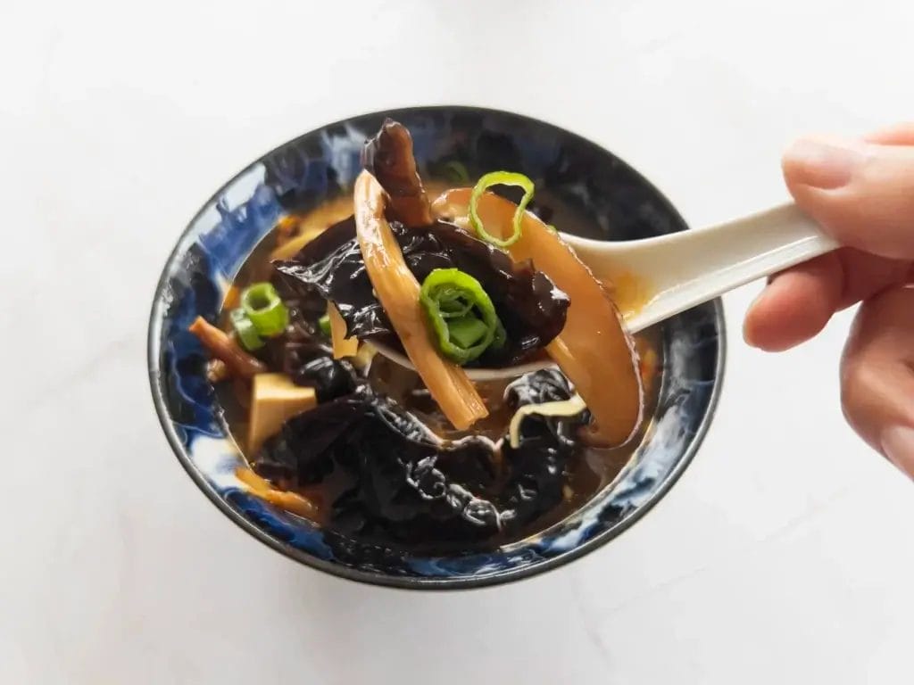 Opskrift: Supergod Hot & Sour Soup med Tofu
