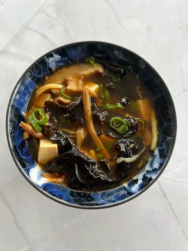 Opskrift: Supergod Hot & Sour Soup med Tofu
