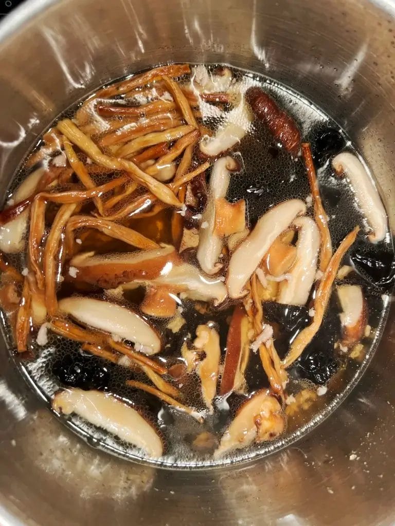 Opskrift: Supergod Hot & Sour Soup med Tofu